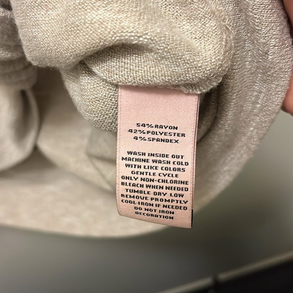 Juicy Couture Gray Short Sleeve Top with Studded Neckline size XL - Picture 7 of 7